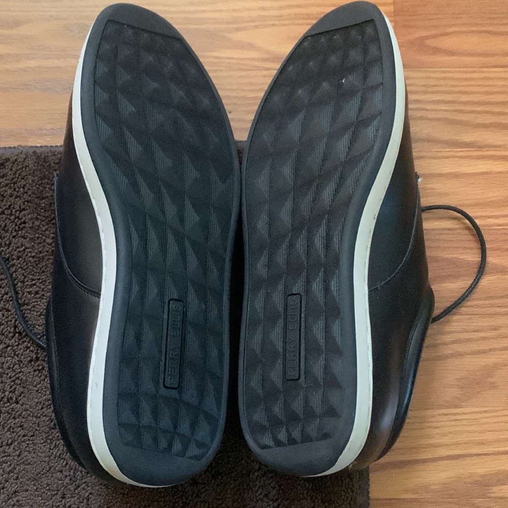 Shoes - Picture 2 of 3